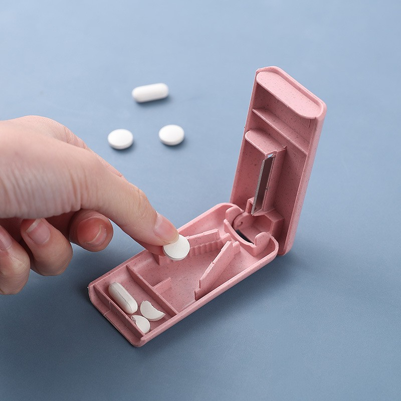 Dispozitiv taiere si depozitare medicamente, roz, plastic, 8 x 4 x 1.8 cm [6]