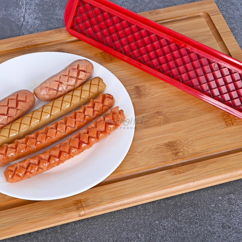 Feliator manual pentru hot-dog  crestare carnati si hot-dog, manual, potrivit pentru gratar, 29.5 x 6.5 cm, din inox si abs, rosu [6]