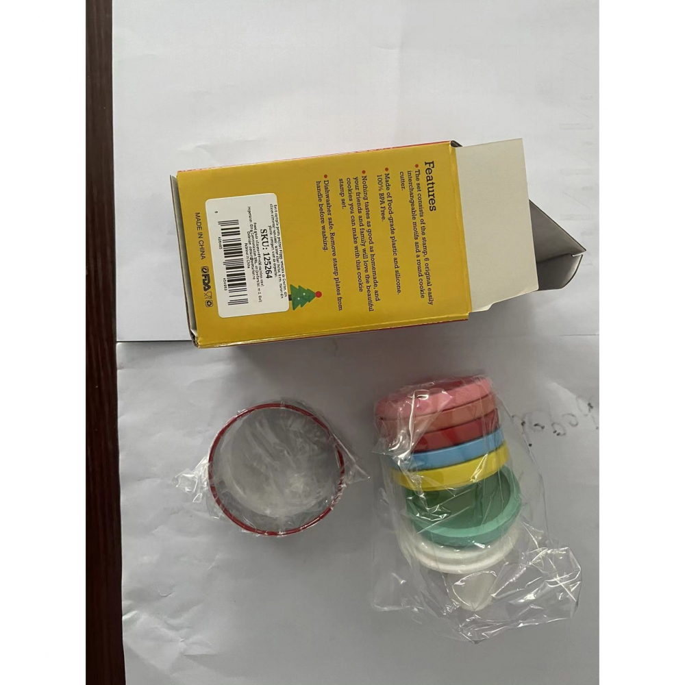 Set 6 stampile pentru prajituri  tematica de craciun, din silicon alimentar non-toxic, taietor aluat inclus, 6 cm,  maner din plastic, compact, usor de depozitat, [9]