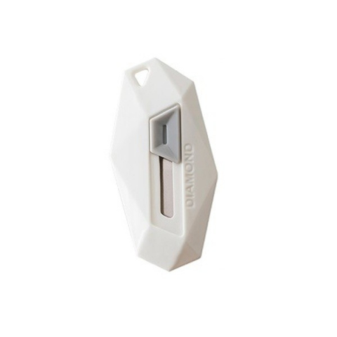 Ajutoare pentru gatit - Cutter pentru cutii, varf rotunjit si zimtat, tip breloc, 6.5x3.5 cm, alb