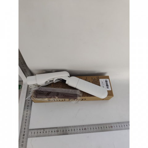 Mop plat cu pulverizare, recipient pentru solutie de suprafete, geamuri, interior auto, maner scurt, usor de utilizat, sistem de stoarcere, 15.5 x 15.5 x 12.5 cm, alb [1]