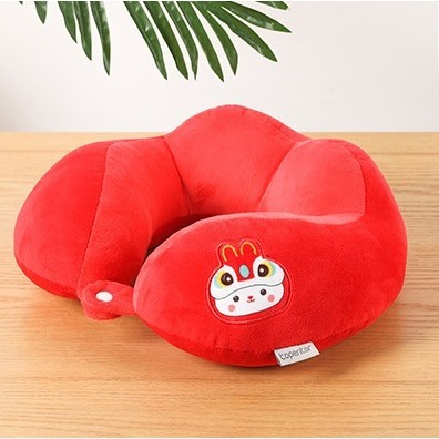 Promo rapid - Perna de calatorie, pentru gat si cap, umplutura din bumbac, 28x28x10 cm, cu model brodat iepure, rosu