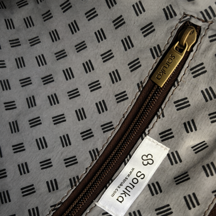 Geantă Soruka reversibilă roșu și maro, cu mâner negru și detalii contrastante [4]