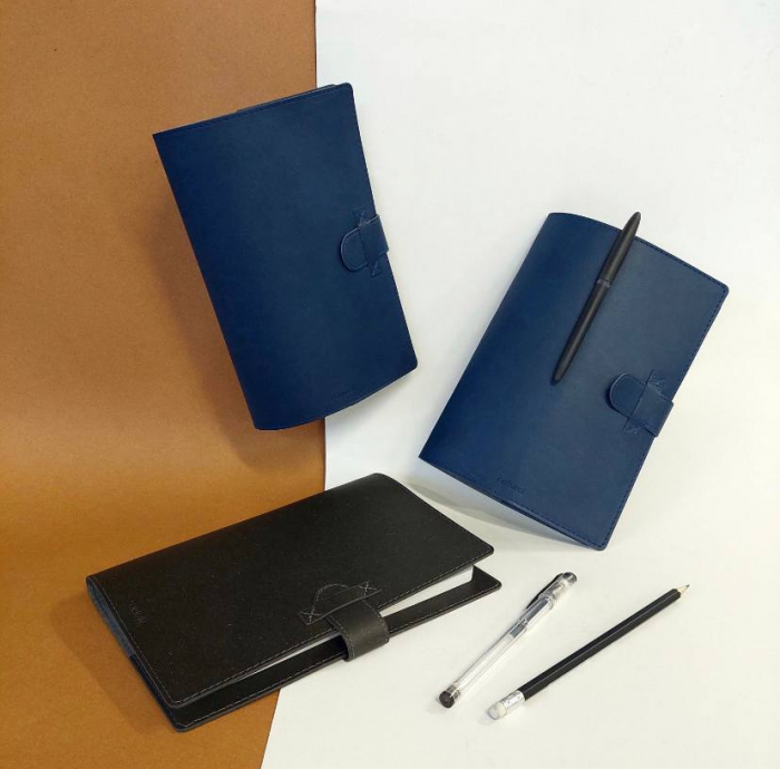 Agenda cu husa pentru agenda din piele naturala reciclata, negru, pictata manual [6]