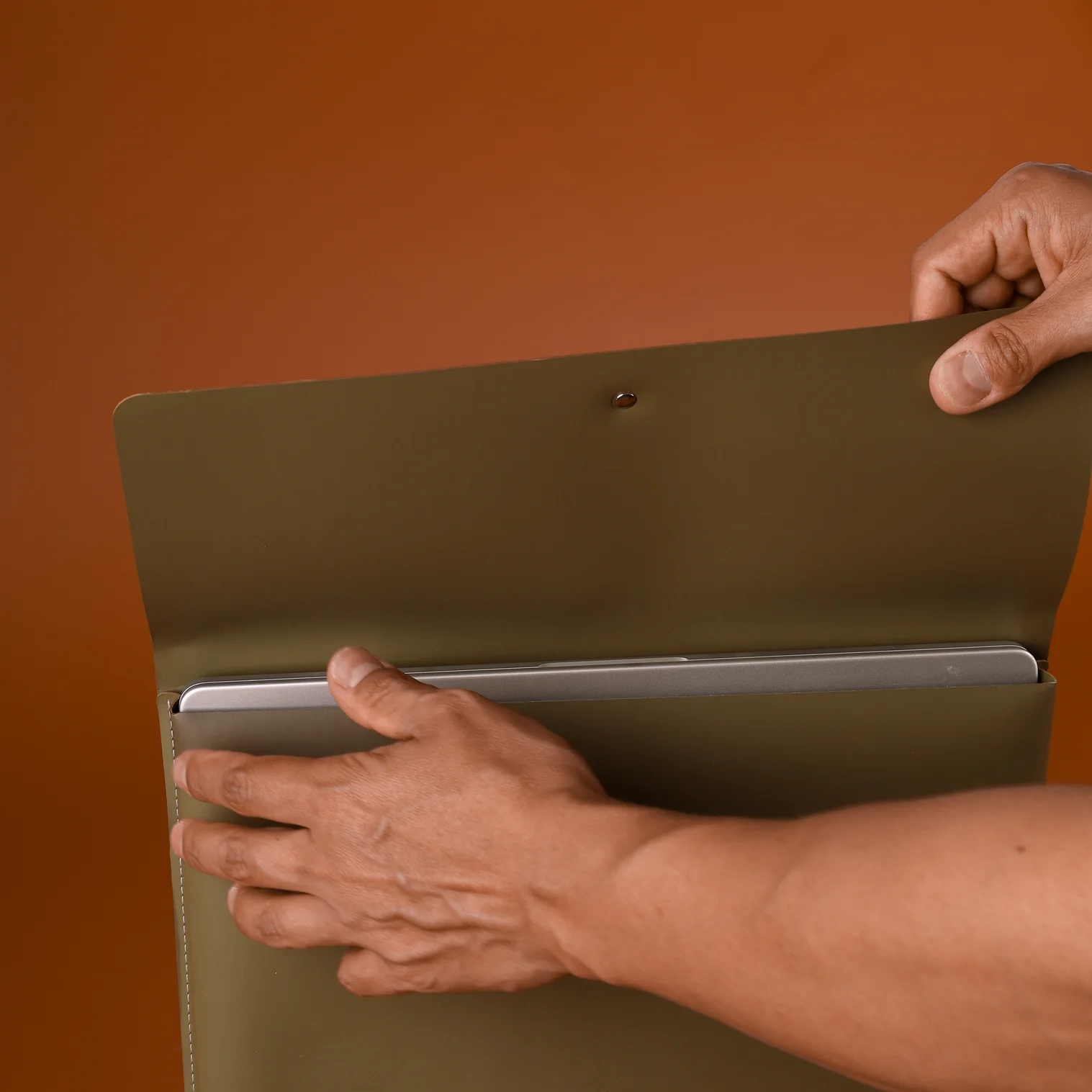 Husa laptop 13 inch din piele reciclata Vacavaliente – sleeve premium [4]