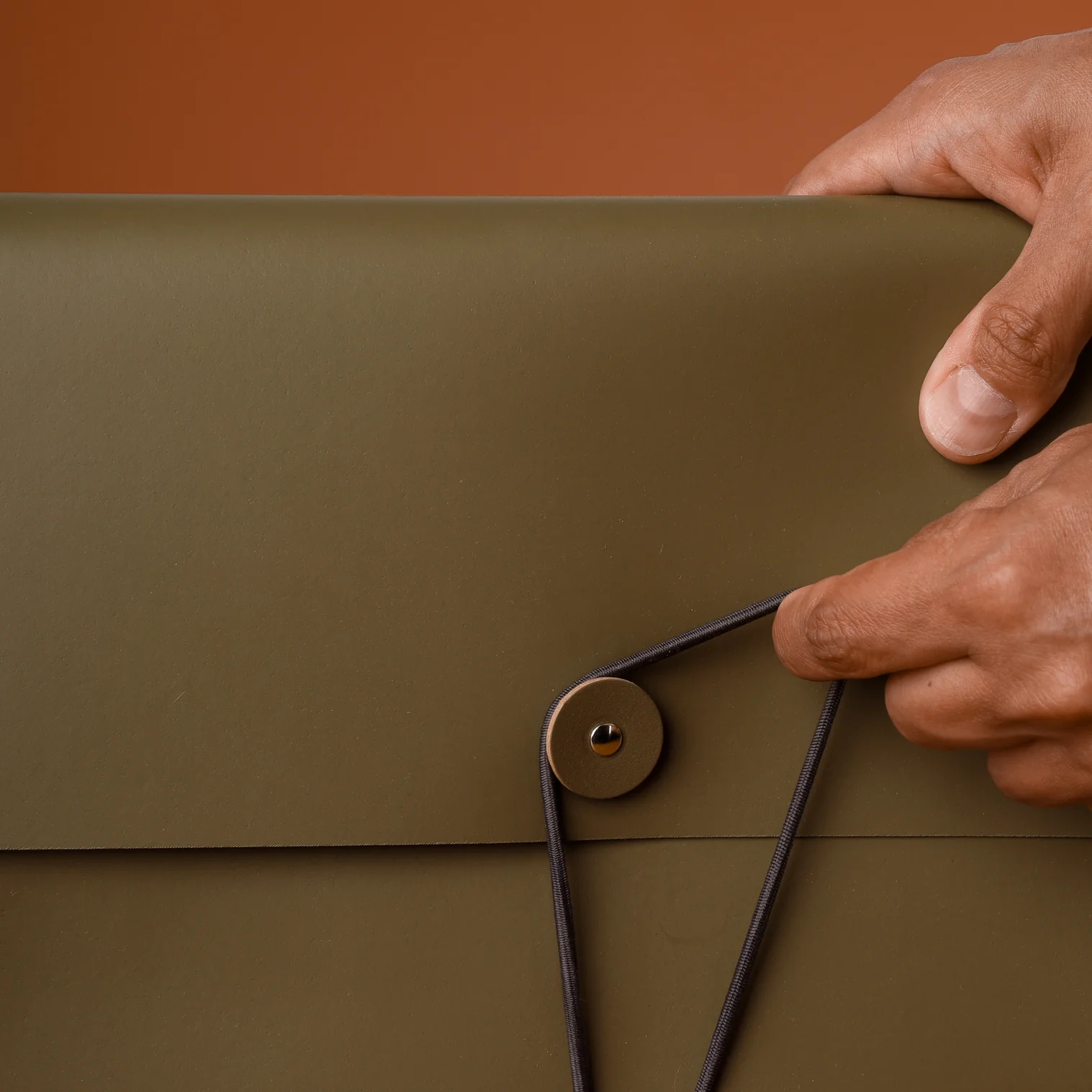 Husa laptop 13 inch din piele reciclata Vacavaliente – sleeve premium [3]