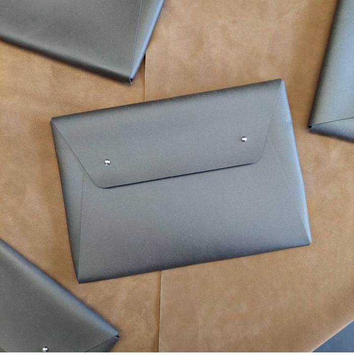 Husa plic Macbook 16'' din piele naturala reciclata, negru [10]