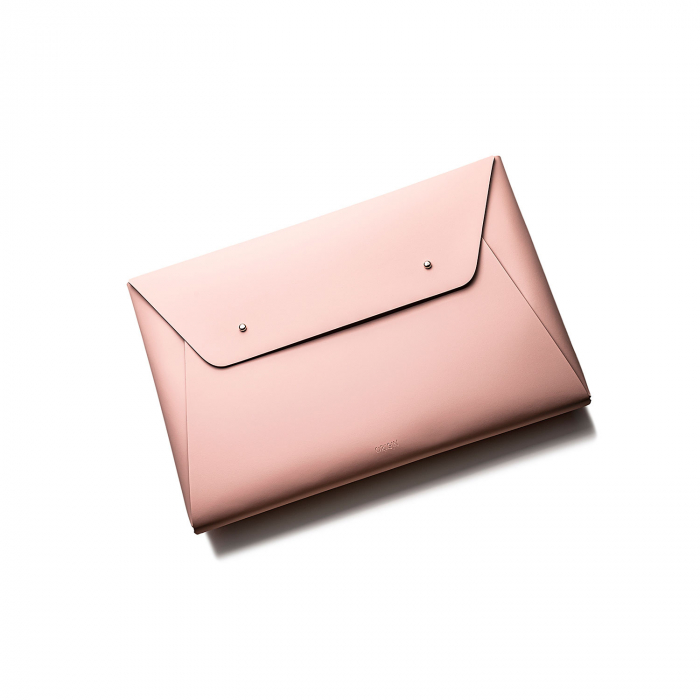 Husa plic Macbook 16'' din piele naturala reciclata, roz pudra, pictata manual [2]