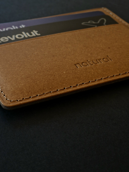 Port card multipocket minimalist, slim, maro, din piele naturala reciclata [3]