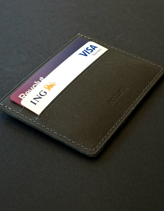 Port card multipocket minimalist, slim, negru, din piele naturala reciclata [6]