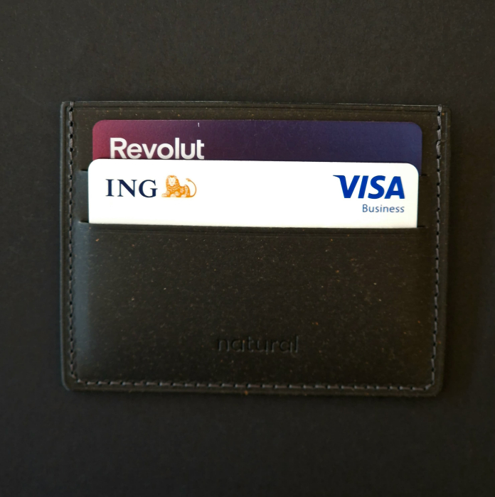 Port card multipocket minimalist, slim, negru, din piele naturala reciclata [2]