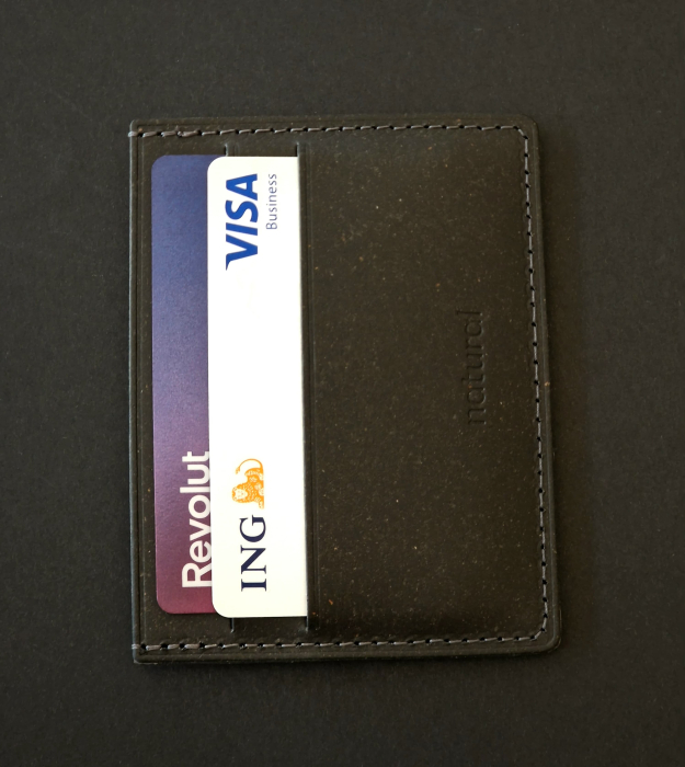 Port card negru din piele reciclata – profesional și eco [6]