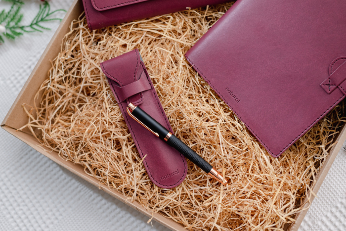 Set elegant magenta - agenda cu husa , toc asortat din PU Biogreen si pix [5]