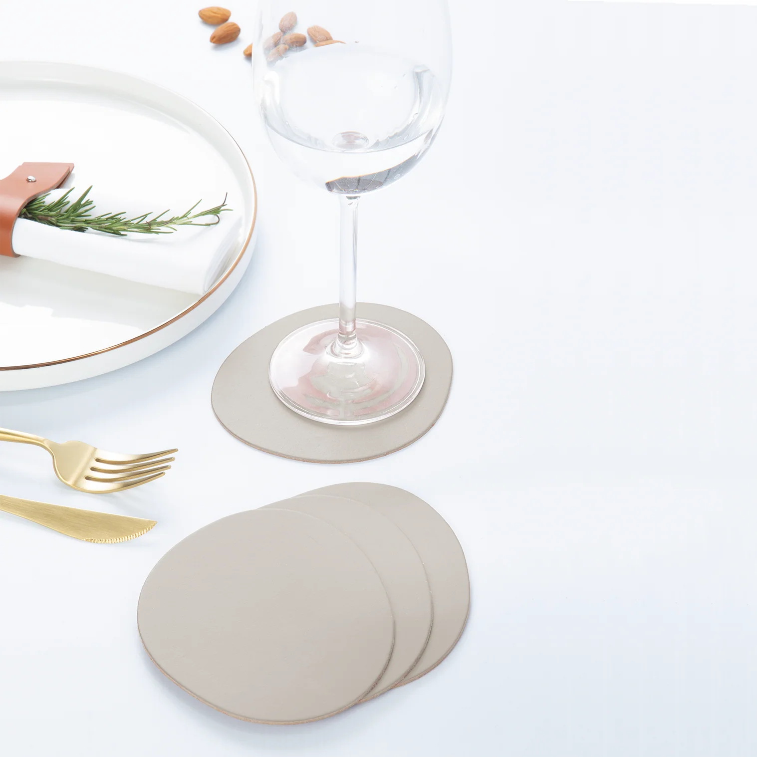 Suporturi de pahare rotunde din piele naturala reciclata [2]