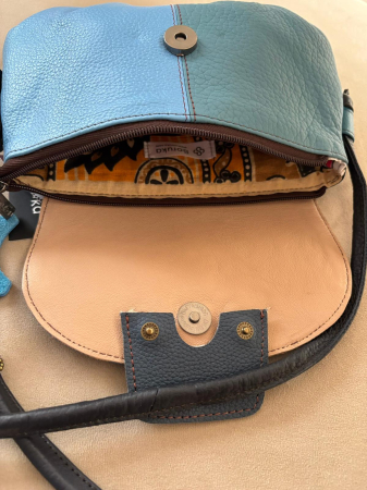 Geantă Soruka din piele reciclată – albastru regal & albastru închis, unicat și sustenabilă [2]