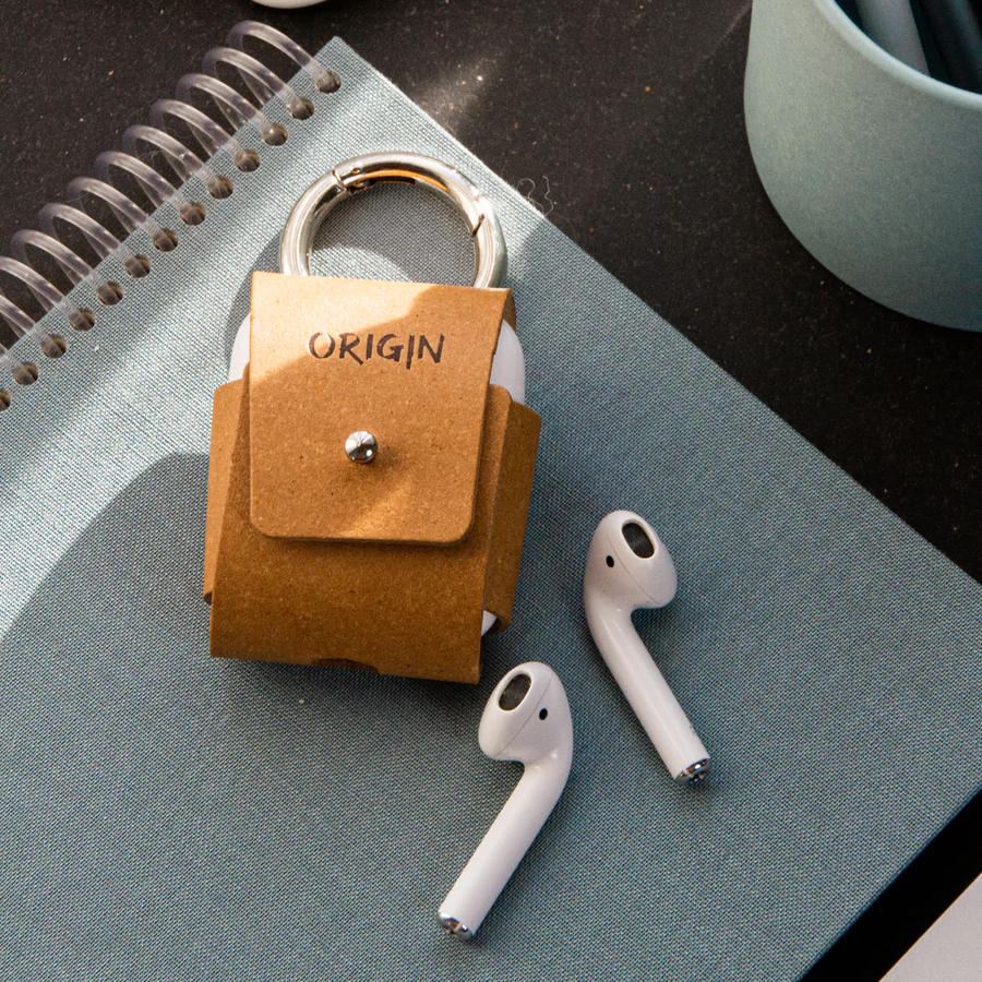 Cadouri Unicat - Husa AirPods 1 si 2 din piele naturala reciclata, maro nature