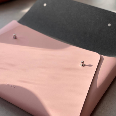 Husa plic MacBook 13'' din piele naturala reciclata, roz pudra [4]