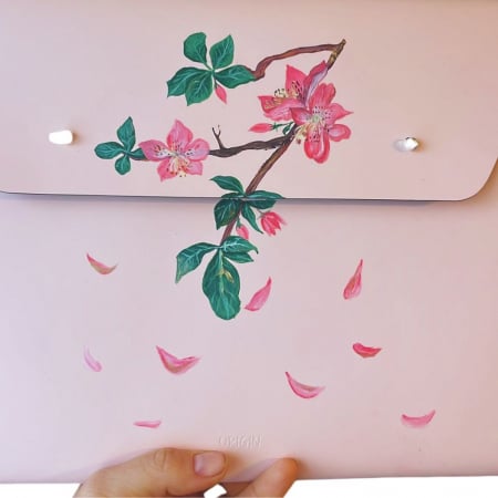 Huse MacBook si iPad din Piele - Husa plic Macbook 16'' din piele naturala reciclata, roz pudra, pictata manual