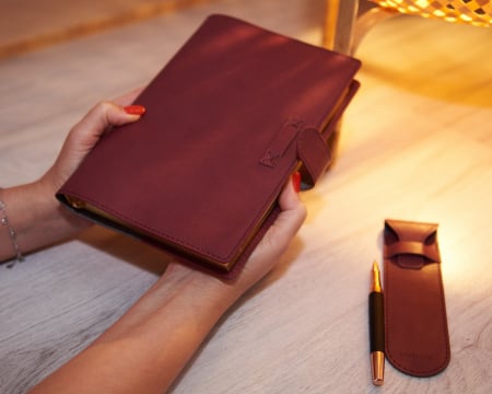 Cadouri Business - Pachet agenda cu toc pix magenta