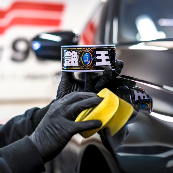 Soft99 The King of Gloss Dark – Ceară auto cu luciu intens pentru vopsele închise [2]