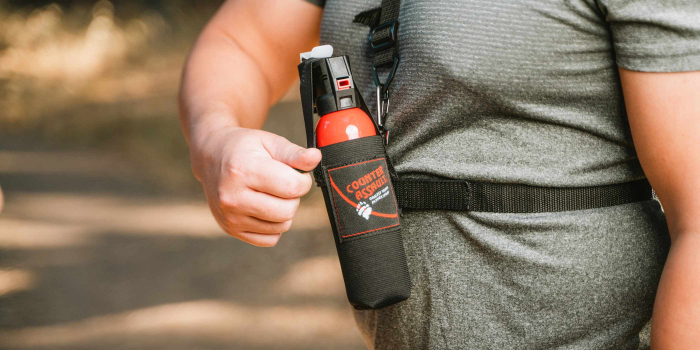 Husa spray urs universala, prindere la piept, Counter Assault [5]