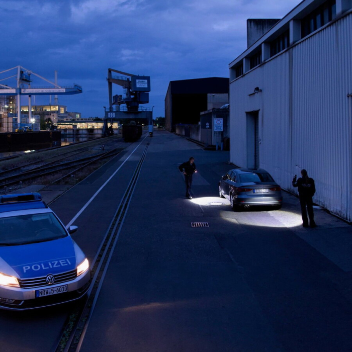 Lanterna Led Lenser T2 smokey blue, 240 lumeni, 3 x AAA [4]