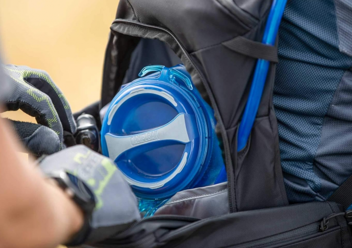 Rezervor de apa CamelBak Crux 2 litri, albastru [4]