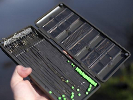 Bagajerie pescuit - CUTIE PENTRU CARLIGE LEGATE KORDA MODEL 4