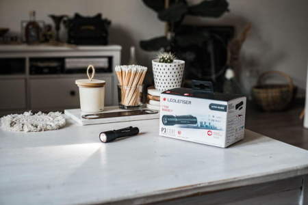 LANTERNA LED LENSER P3 CORE BLACK 90 LUMENI [2]