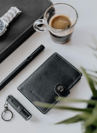 PORTOFEL CU LANTERNA REINCARCABILA LED LENSER BLACK, 150 LUMENI [5]