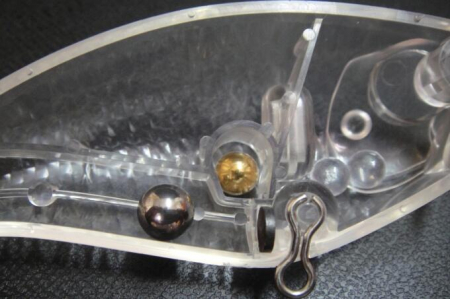 VOBLER JACKALL POMPADOUR 7,9CM/22G IS GILL BONE [1]