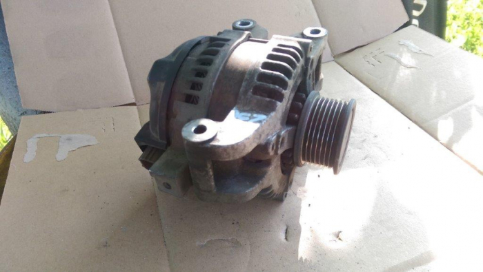 Alternator pentru Toyota Avensis T250, motorizare 2.2 diesel, cod 22060-0G011   ,   104210-5421 [3]