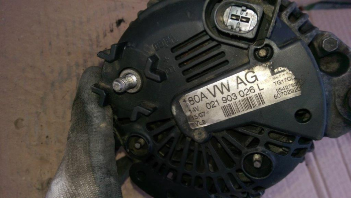 Alternator pentru Volkswagen Passat B6, motorizare 2.0 diesel, cod 021903026L [4]