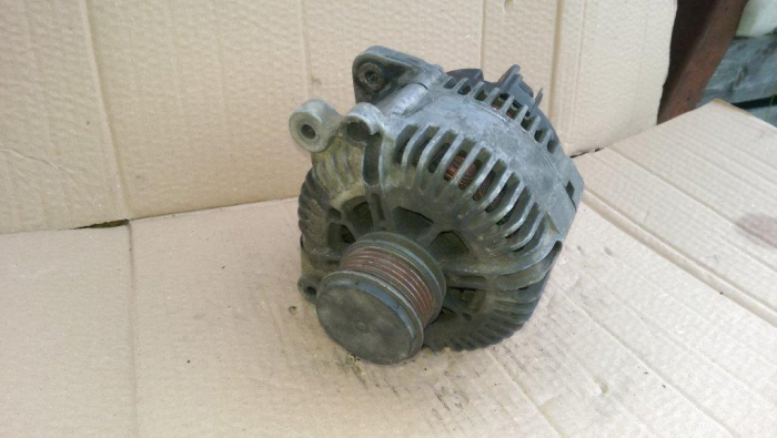 Alternator pentru Volkswagen Passat B6, motorizare 2.0 diesel, cod 021903026L [2]