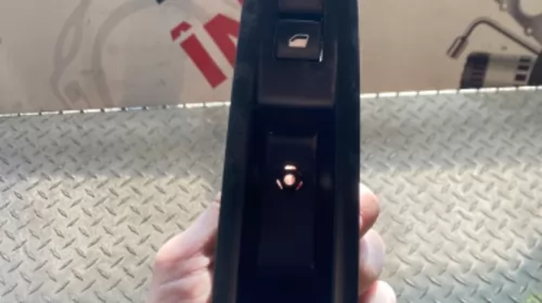 Buton geam dreapta fata Peugeot 308 2 an , cod 96762292ZD [1]