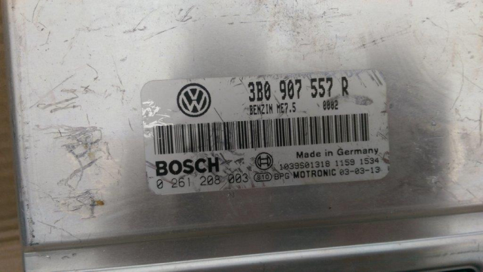 Calculator motor pentru Volkswagen Passat B5, motorizare 2.0 benzina, cod 3B0907557R   ,   0261208003 [2]