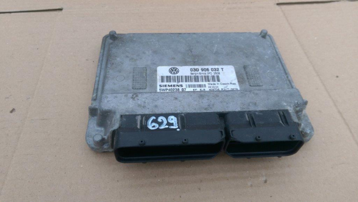 Calculator motor pentru Volkswagen Polo 9N, motorizare 1.2 benzina, cod 03D906032T   ,   5WP4023807 [1]
