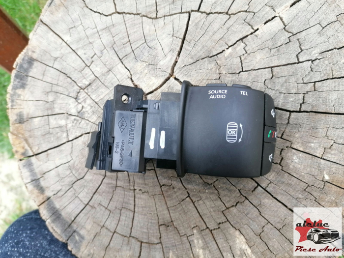 Comenzi audio Renault Megane 3 an 2008-2016, cod 255529492R [2]