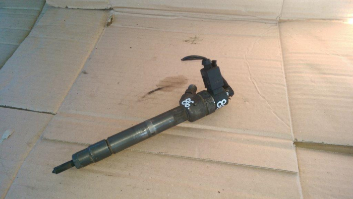 Injector pentru Mercedes Sprinter , motorizare 2.2 diesel, cod A6110700587   ,   0445110012 [1]