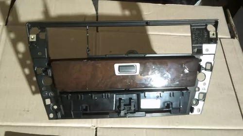 Ornament Fata Centrala pentru BMW Seria 7 E65, cod 8261060 [1]