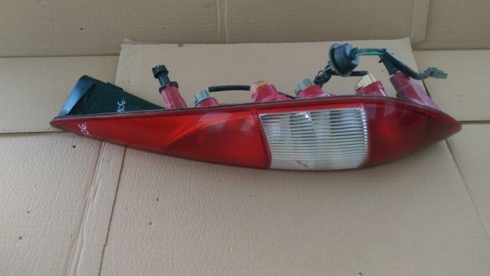 Stop dreapta Ford Mondeo Mk3, 1S71-13404-C, combi, an 2000-2007 [2]