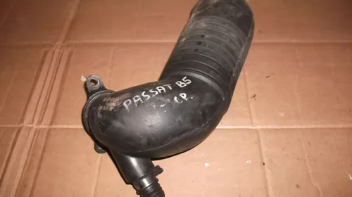 Tubulatura aer pentru Volkswagen Passat B5, motorizare 1.9 Diesel, cod 8D0129615K [2]