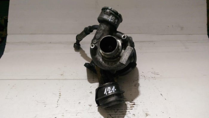 Turbosuflanta pentru Volkswagen Passat B6, motorizare 2.0 diesel, cod 03G253019A   ,   GT1749VA [2]