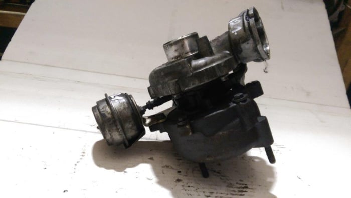 Turbosuflanta pentru Volkswagen Passat B6, motorizare 2.0 diesel, cod 03G253019A   ,   GT1749VA [3]