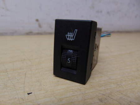 Buton incalzire scaun Mazda 3 BL an 2009-2013, cod BBM266420A [1]