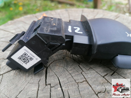 Manete semnalizare si stergatoare - Comenzi audio Renault Megane 3 an 2008-2016, cod 255520004R