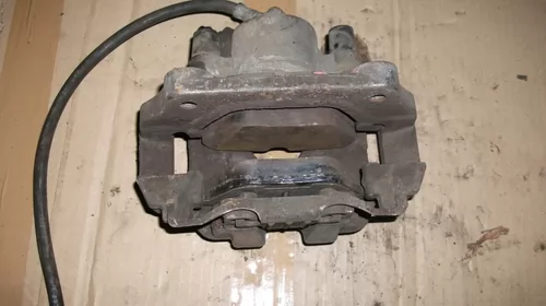 Etrier Fata Dreapta pentru BMW Seria 3 E90, motorizare 2.0 Diesel [1]