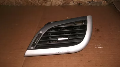 Elemente de interior - Grila aerisire  Fata Dreapta pentru Peugeot 207 , cod 9650088477