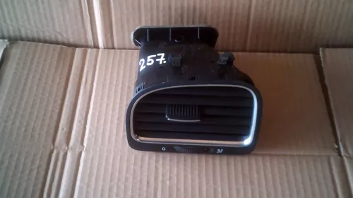 Plansa de bord si accesorii - Grila aerisire  Fata Stanga pentru Volkswagen Golf 6, cod 5K0819703