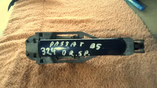 Bandouri si ornamente exterioare - Maner usa Spate Dreapta pentru Volkswagen Passat B5, cod 3B0837886
